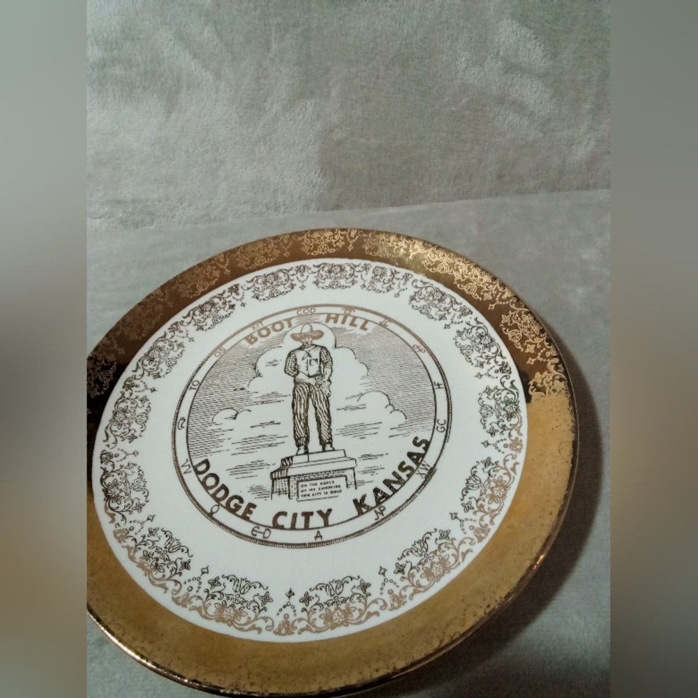Crest Gold Accent Decorative Plate